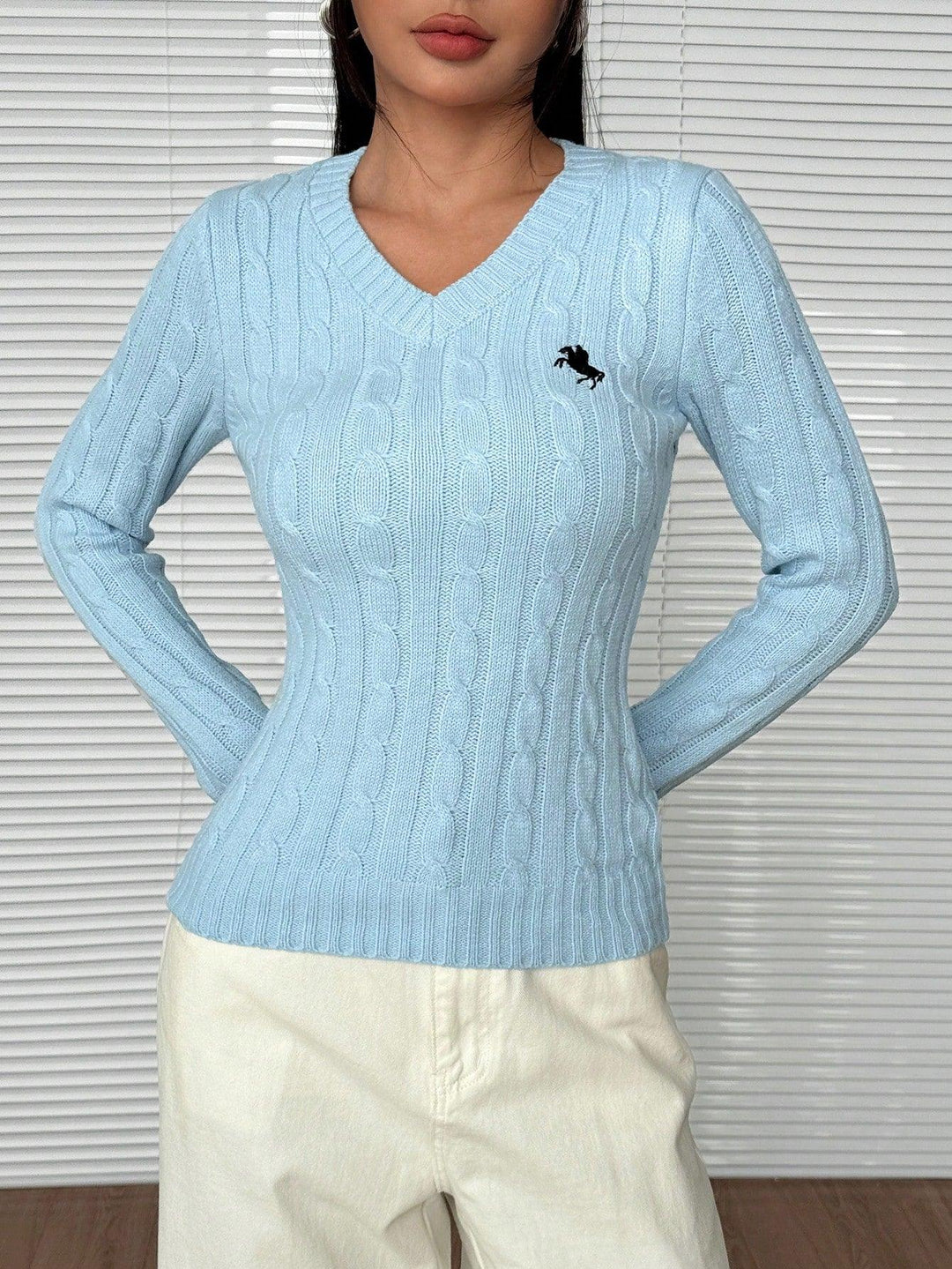 Damen-Kabelstrickpullover mit V-Ausschnitt