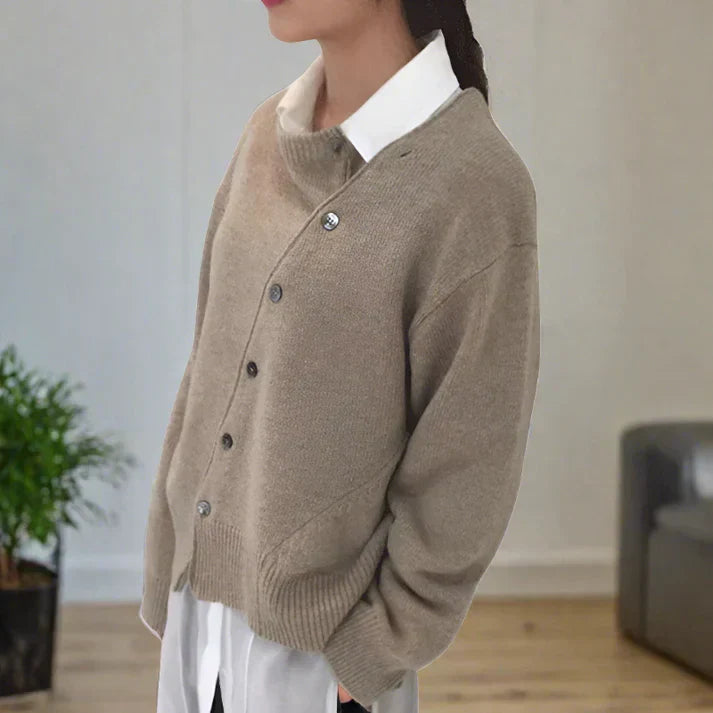 Drune | weiche strickjacke mit diagonaler knopfleiste