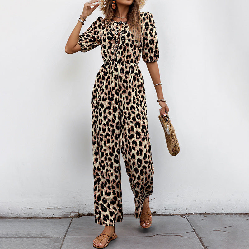 Damen Jumpsuit mit elegantem Wickelausschnitt und modischem Leopardenmuster W&W Mode