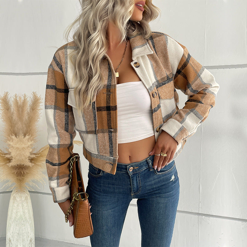 Damen kariertes Blousonjacke mit dekorativen Knöpfen und Brusttaschen W&W Mode