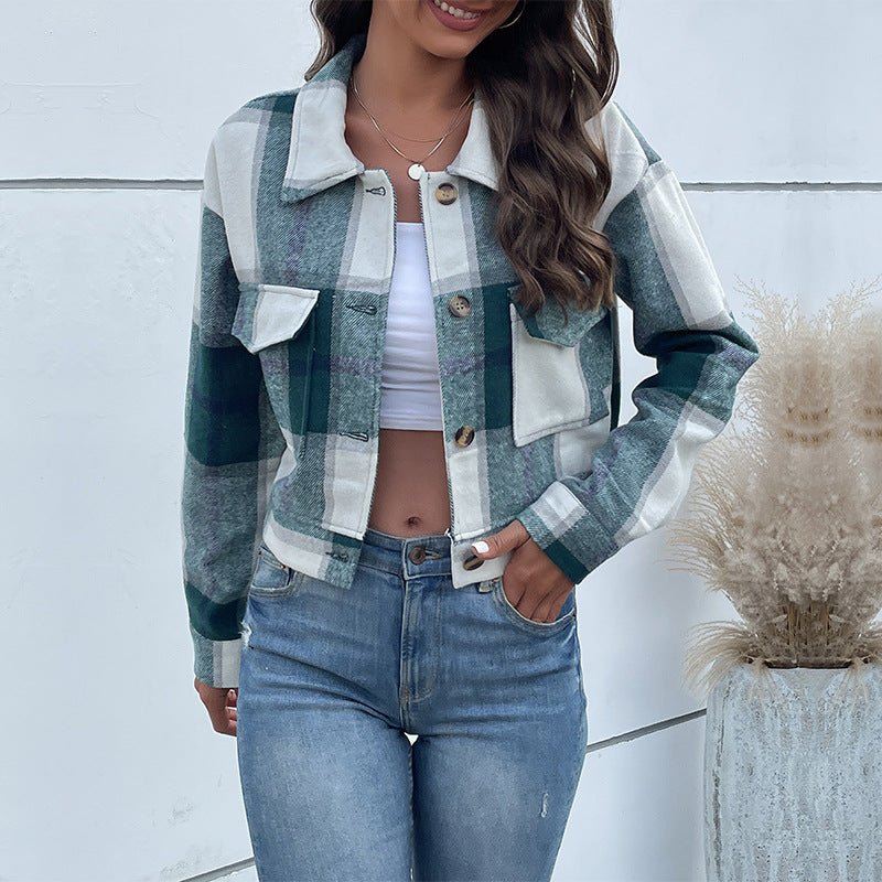 Damen kariertes Blousonjacke mit dekorativen Knöpfen und Brusttaschen W&W Mode