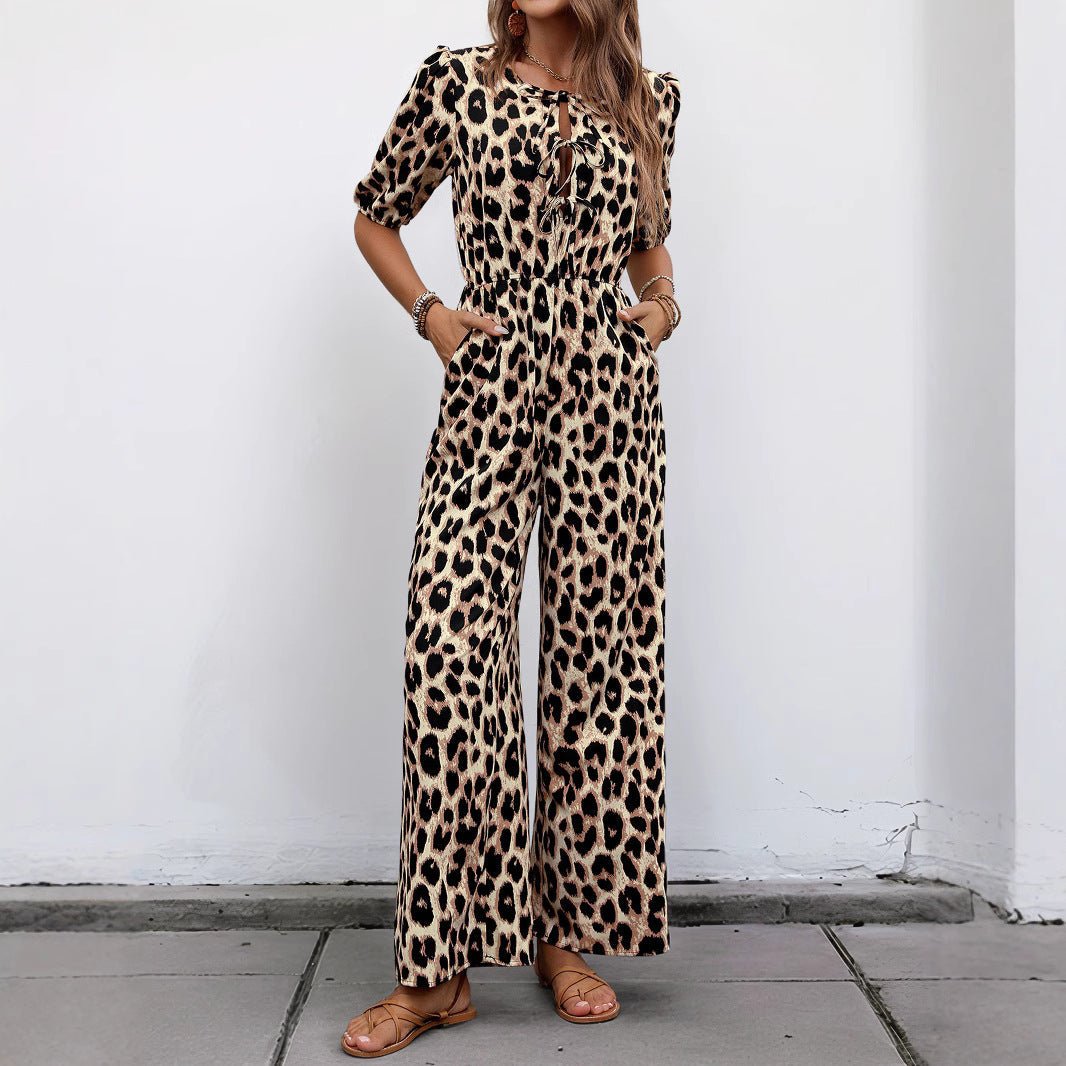 Damen Jumpsuit mit elegantem Wickelausschnitt und modischem Leopardenmuster W&W Mode