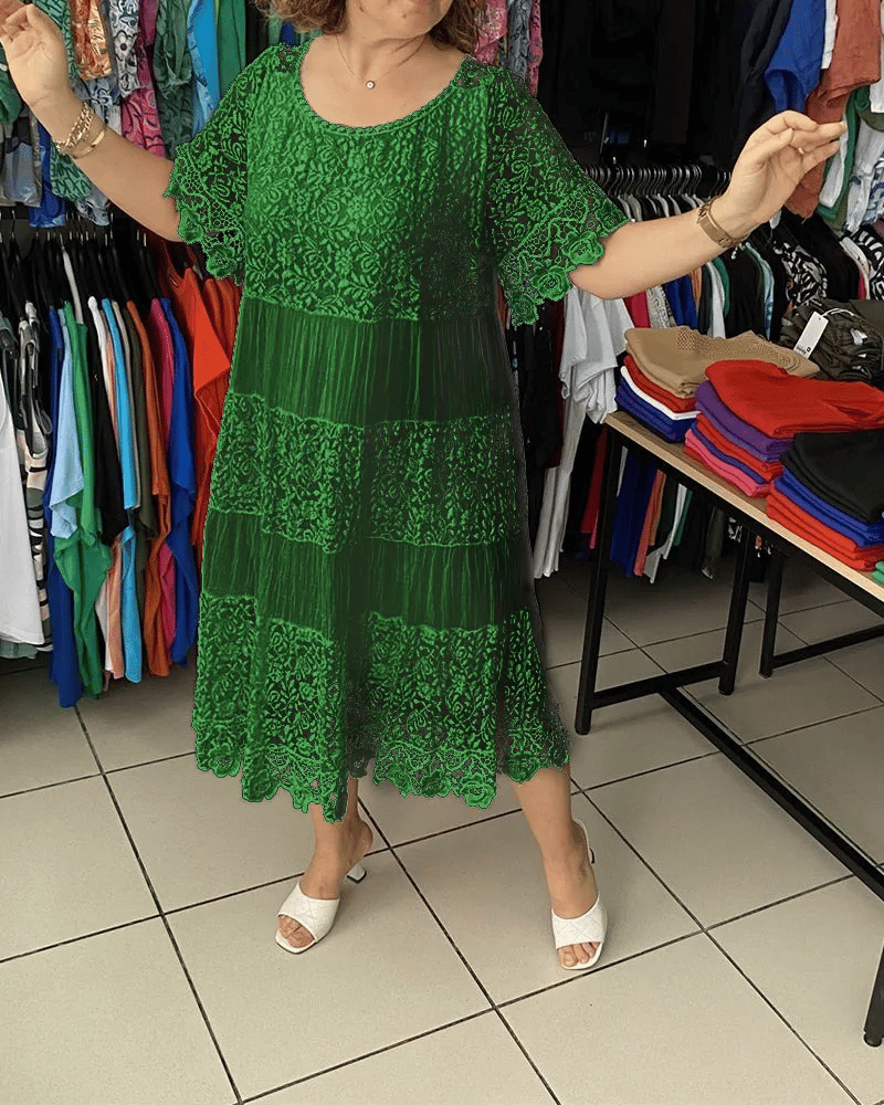 Damenkleid mit feiner Spitzenverzierung